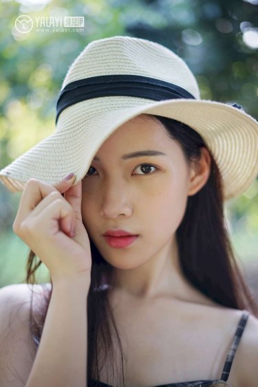 主人在女仆憋尿时折磨她